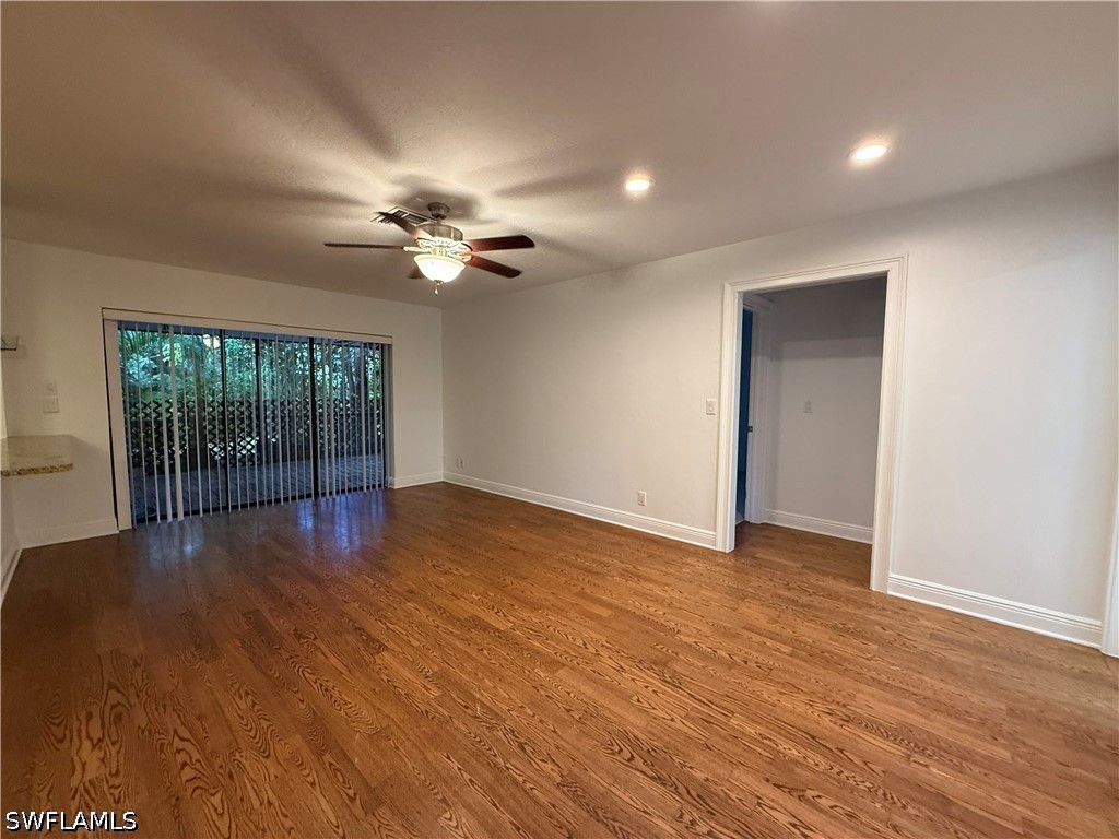 3043 Round Table Ct Property Photo 4