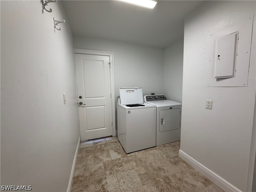 3043 Round Table Ct Property Photo 12