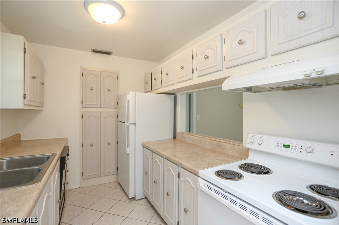 221 Cypress Way E 201 Property Photo 3