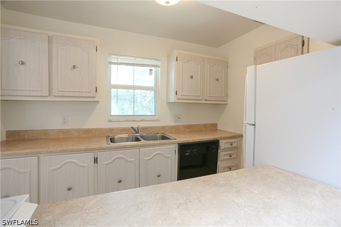 221 Cypress Way E 201 Property Photo 4