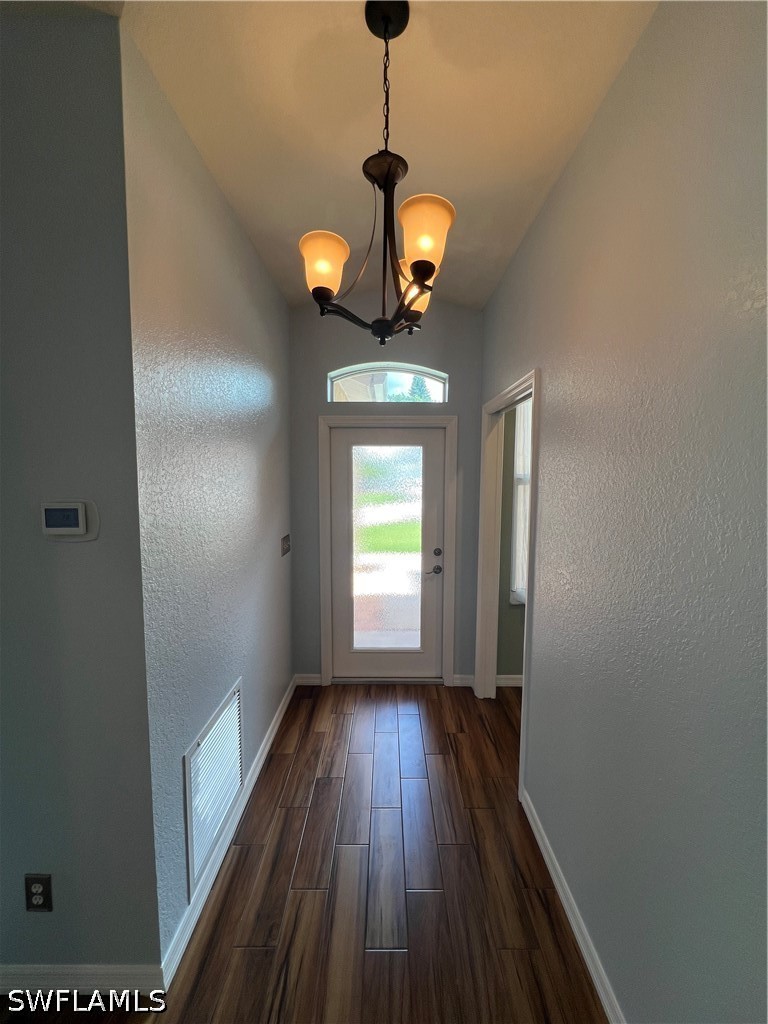 608 Crossfield Cir Property Photo 3