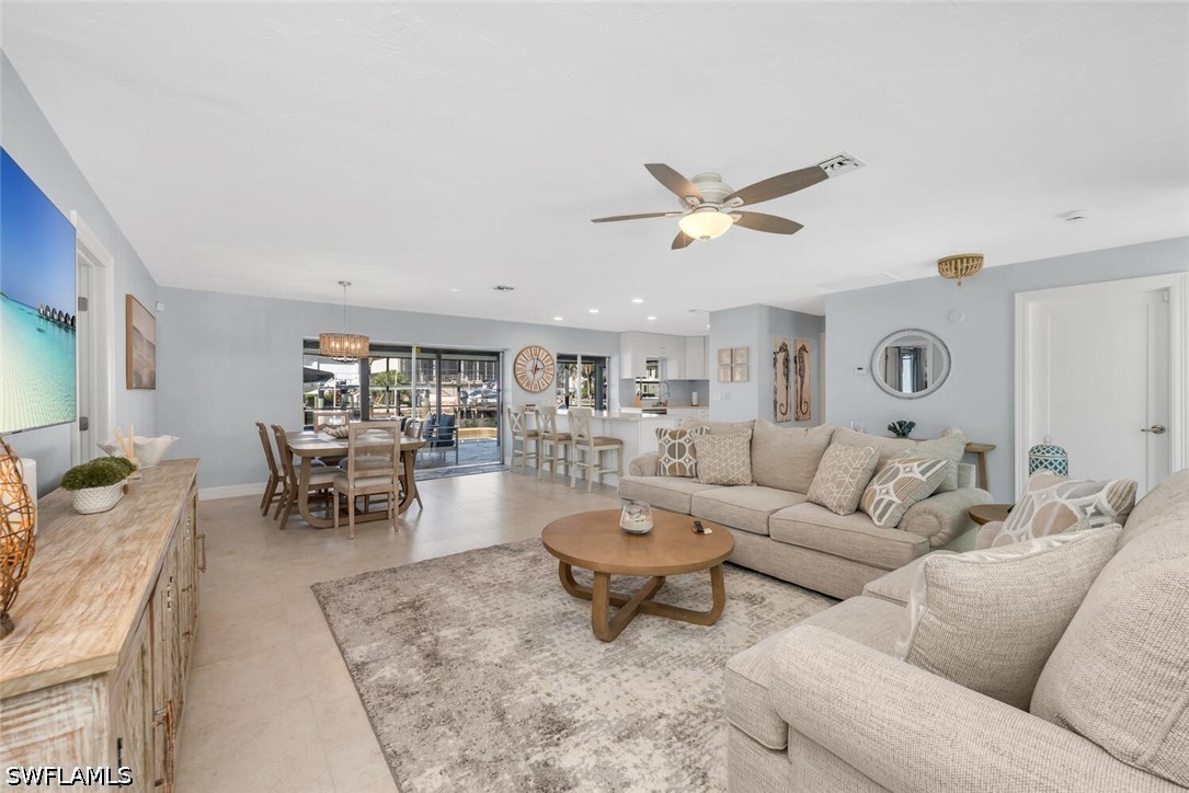 385 Willet Ave Property Photo 4