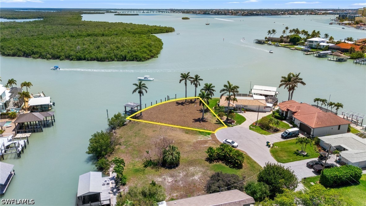 159 Tahiti St Property Photo 7