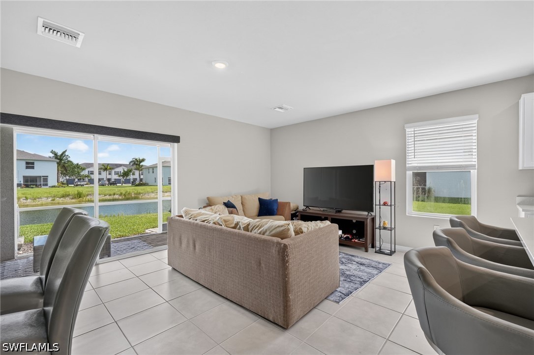 15364 Wildflower Cir Property Photo 4