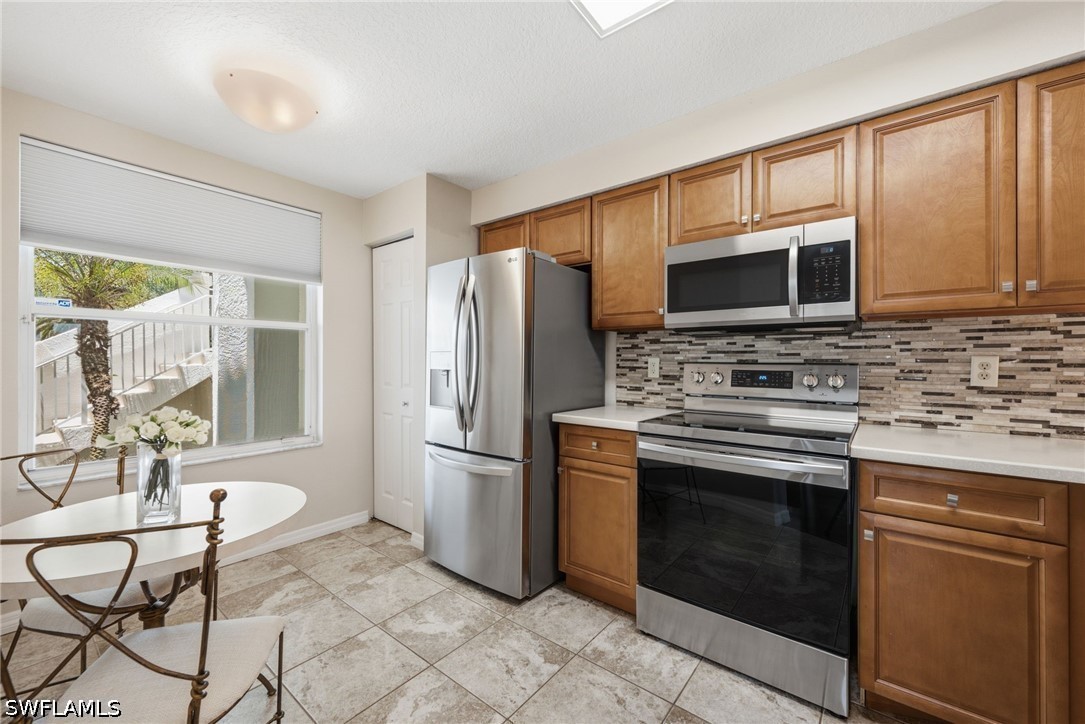 6670 Huntington Lakes Cir 104 Property Photo 1