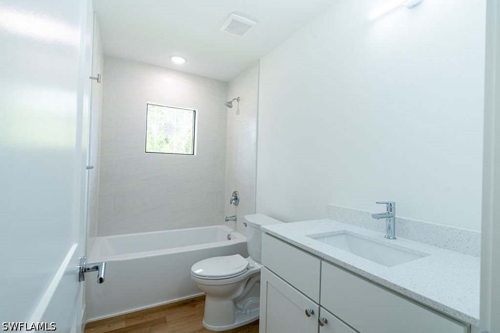 1160 Edelweiss St E Property Photo 28