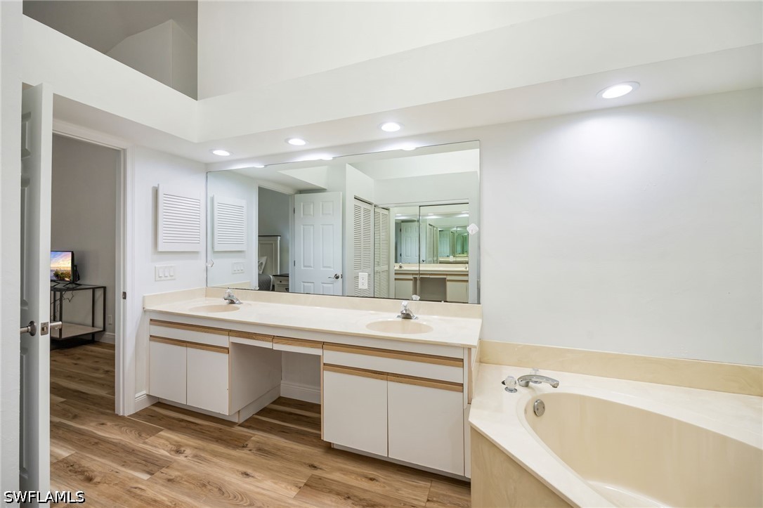 792 Eagle Creek Dr 203 Property Photo 15
