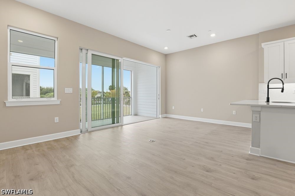 1624 Compass Pointe Ct 2-203 Property Photo 3