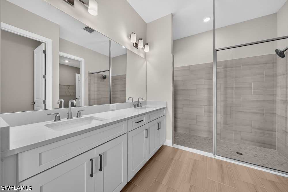 15690 Genova Dr Property Photo 4