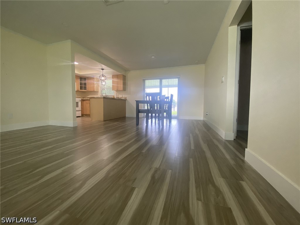 525 Se 11th Ct Property Photo 3