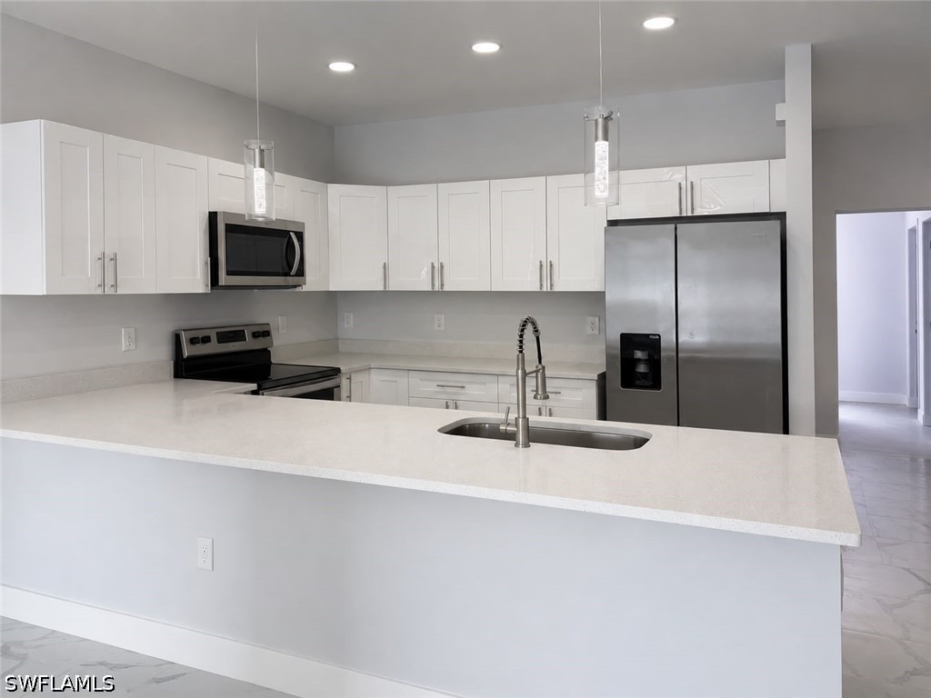 2405/2407 Xelda Ave N Property Photo
