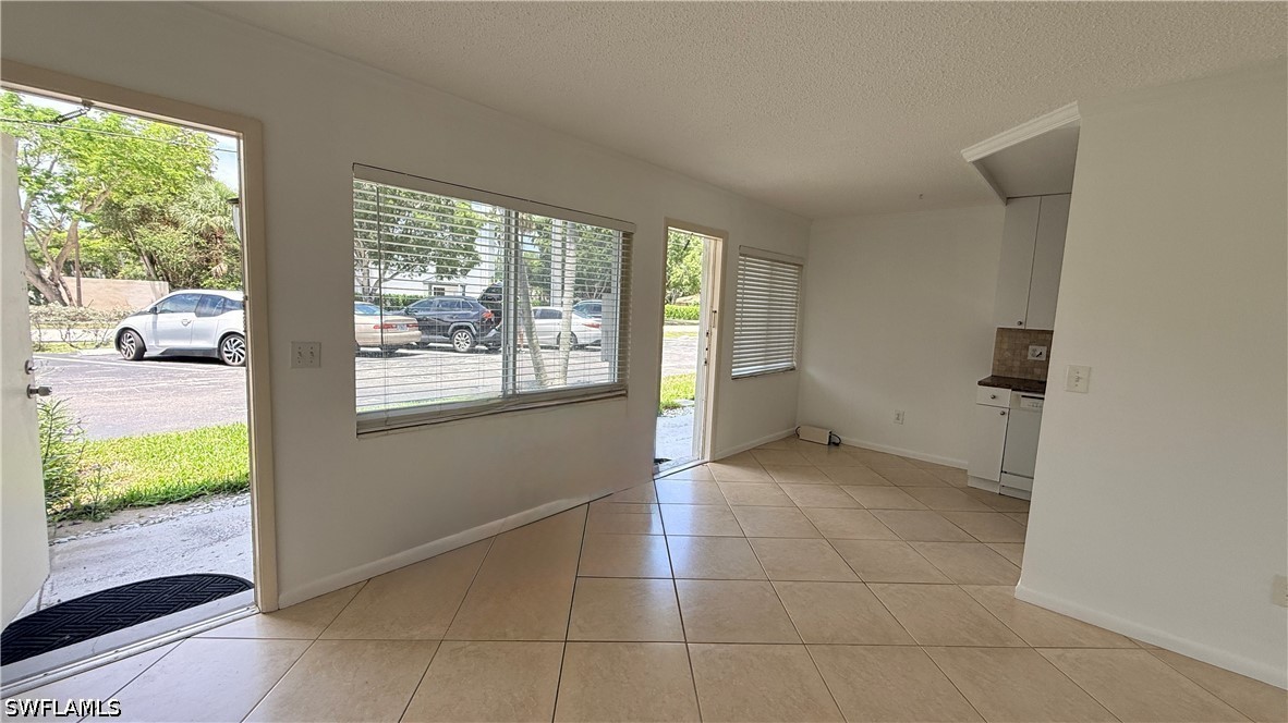 3250 10th St N B2 Property Photo 3