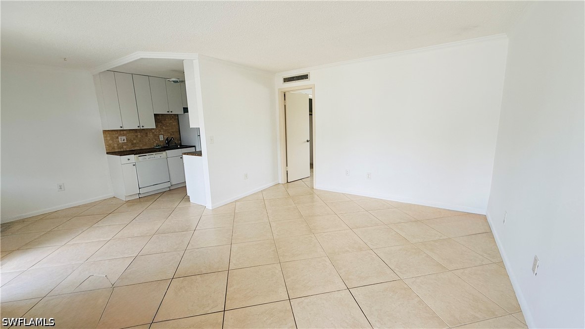 3250 10th St N B2 Property Photo 4