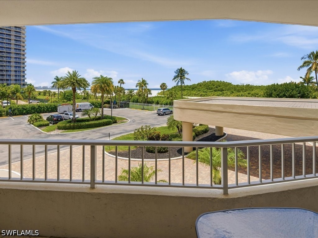 380 Seaview Ct 204 Property Photo 4
