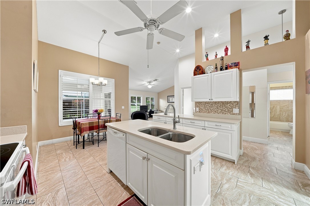 22178 Seashore Cir Property Photo 3