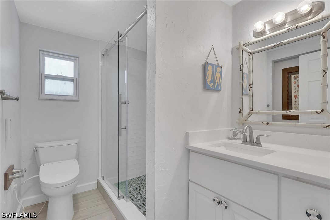 187 2nd St Property Photo 16