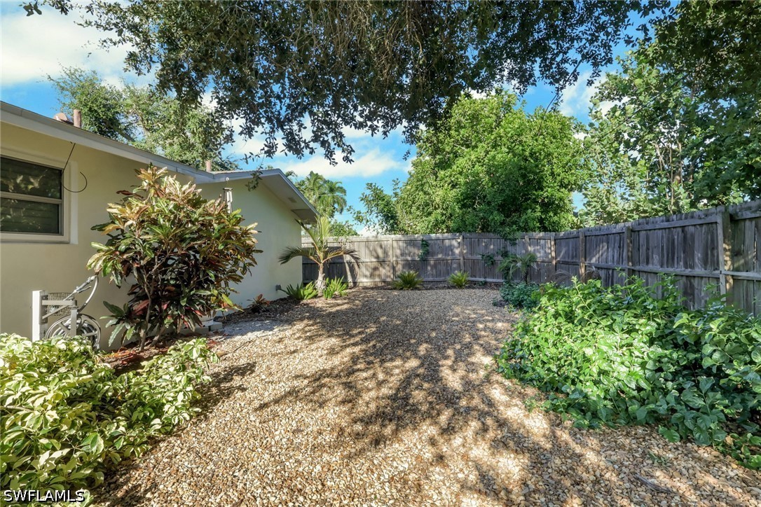 187 2nd St Property Photo 24