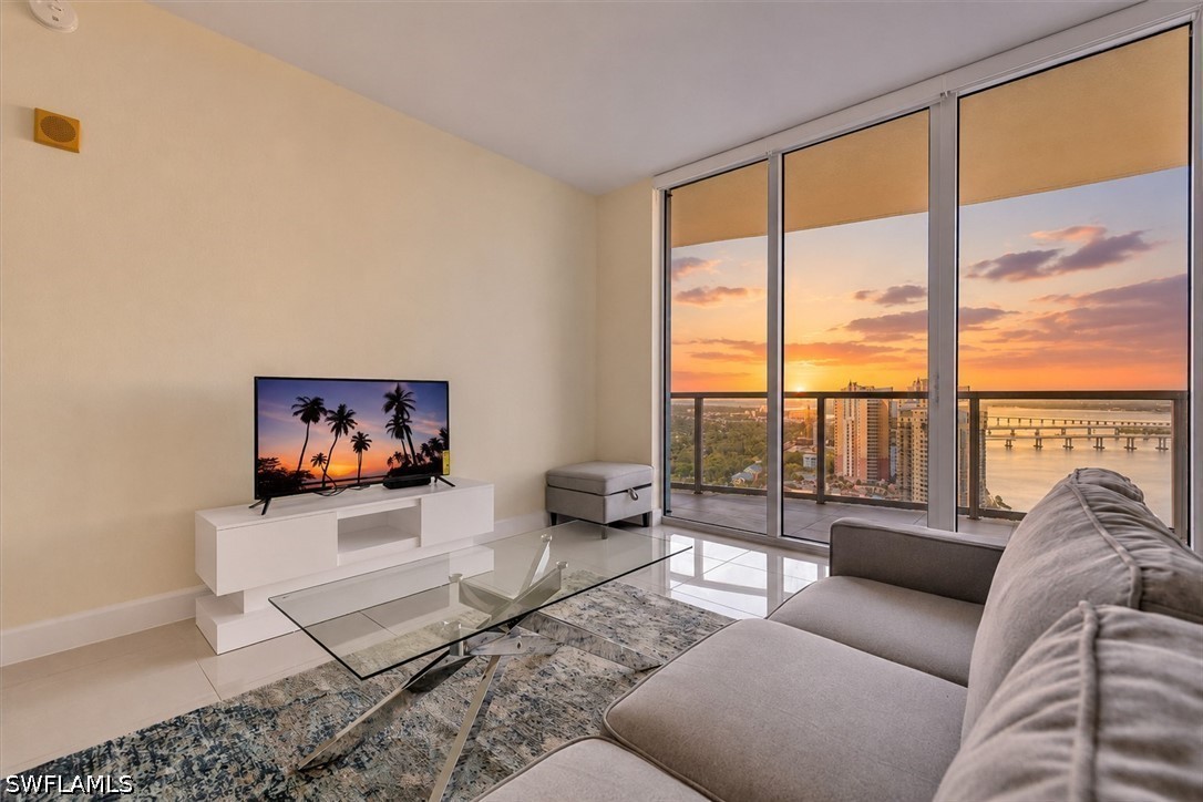 3000 Oasis Grand Blvd 2802 Property Photo 1