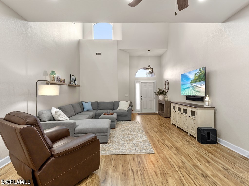 13741 Collina Ct Property Photo 4
