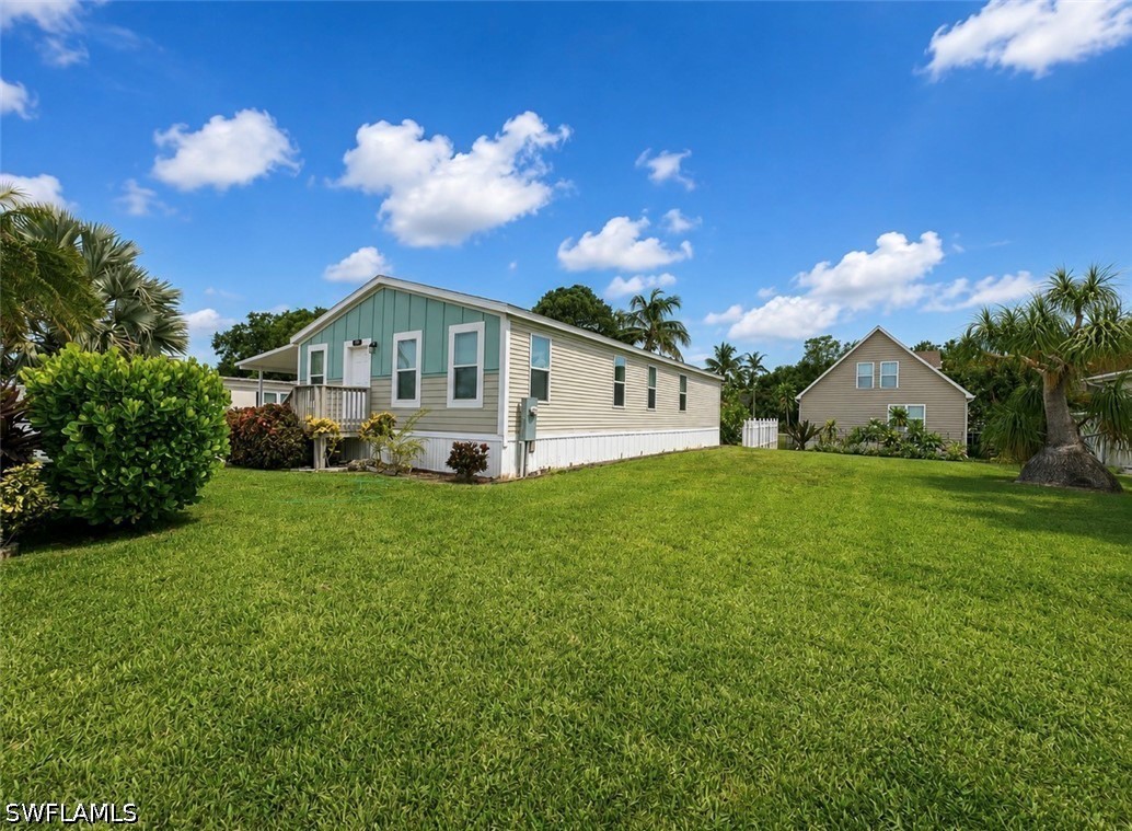 585 Cape Florida Ln Property Photo 4