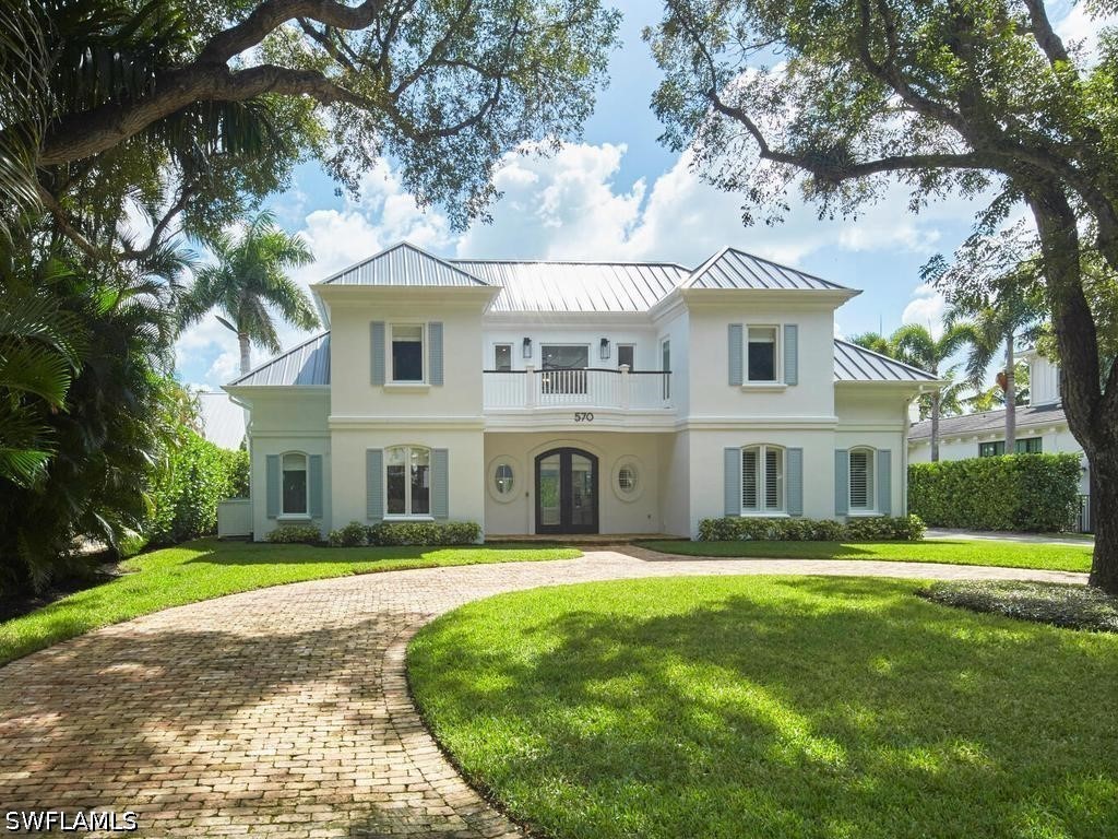 570 2nd Ave N Property Photo 1