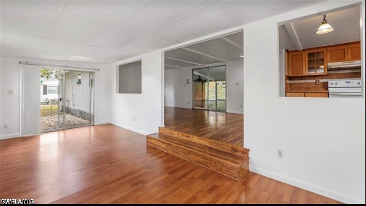 171 Grassy Key Ln Property Photo 3