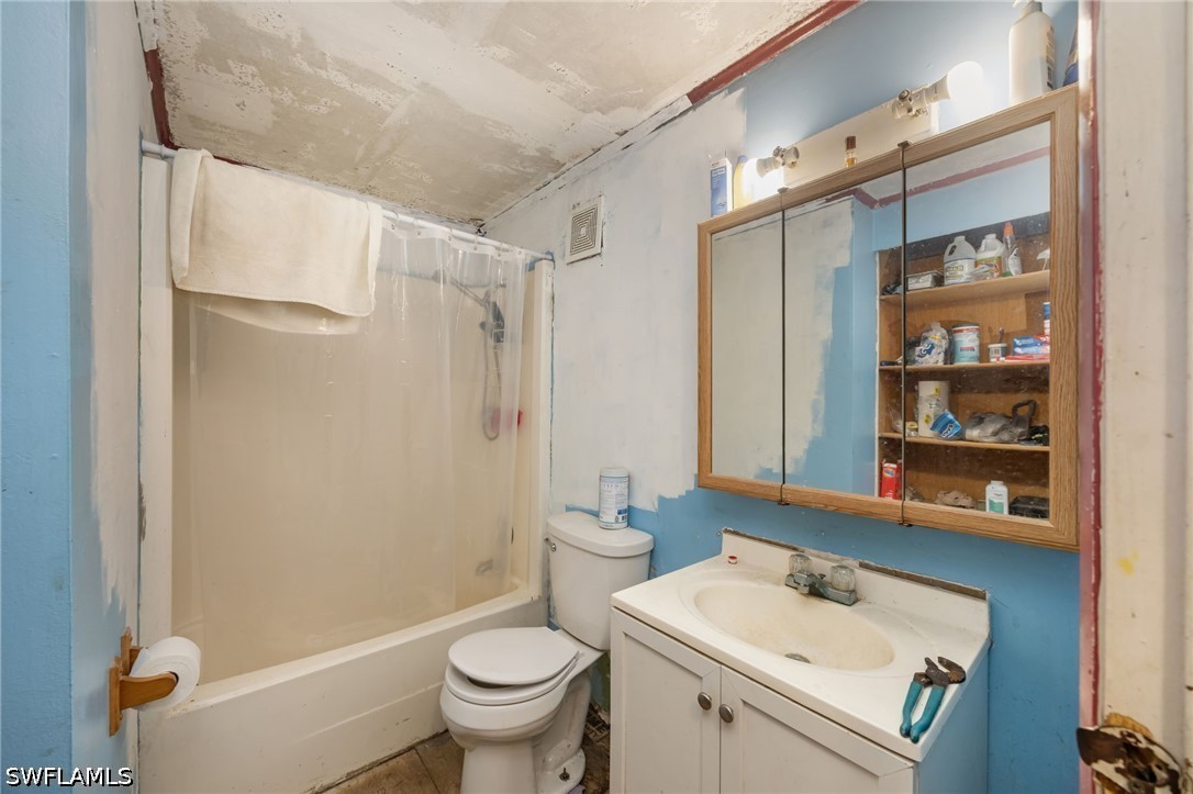 226031645 Property Photo 17