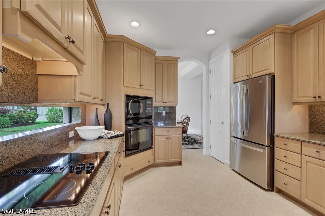 226032303 Property Photo 16