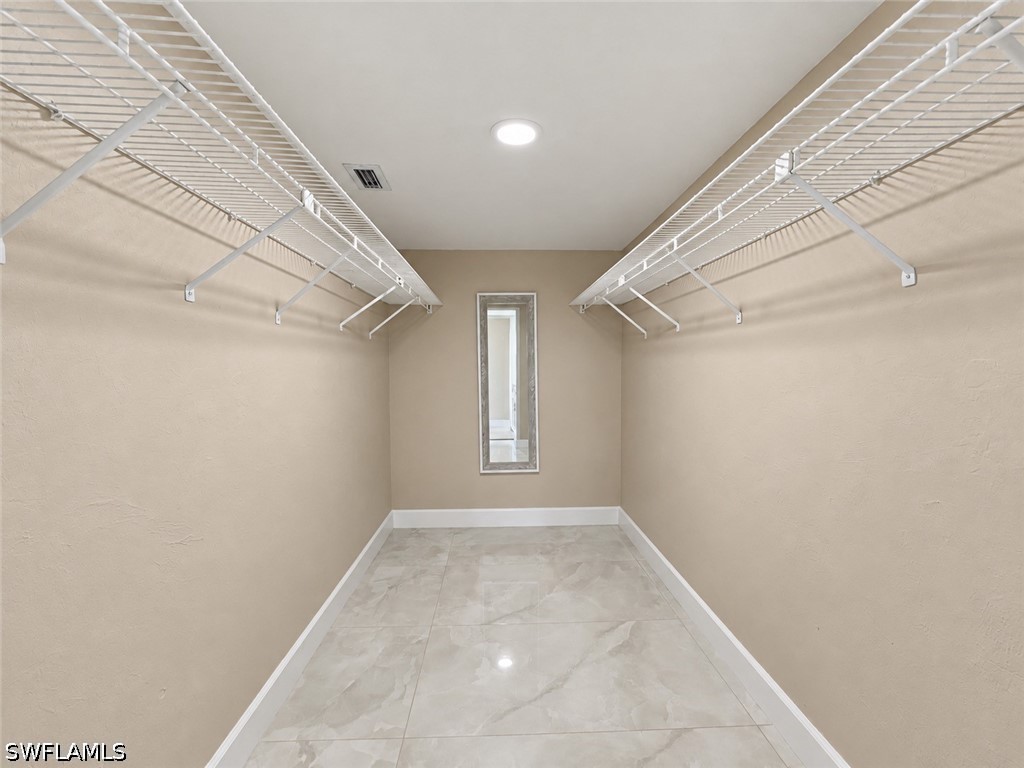 700 Valley Stream Dr 303 Property Photo 11