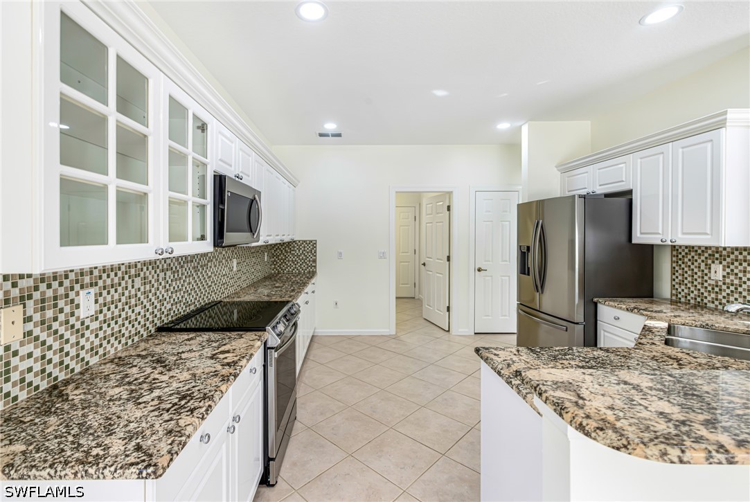 9279 Oak Strand Dr Property Photo 10