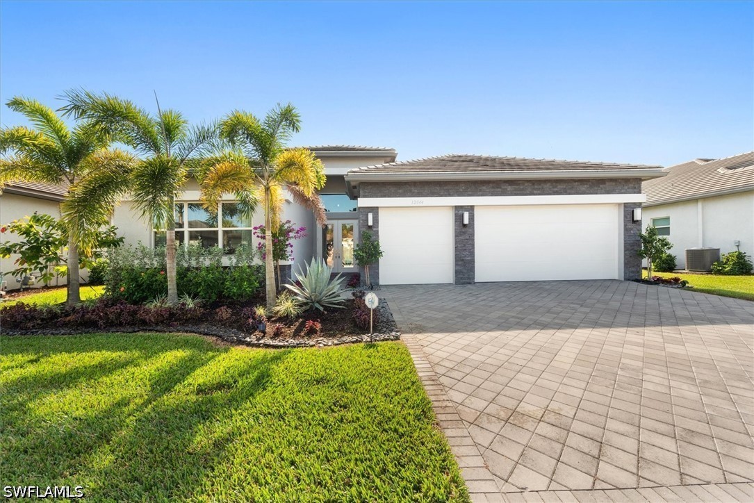 12044 Oleander Ave Property Photo 1