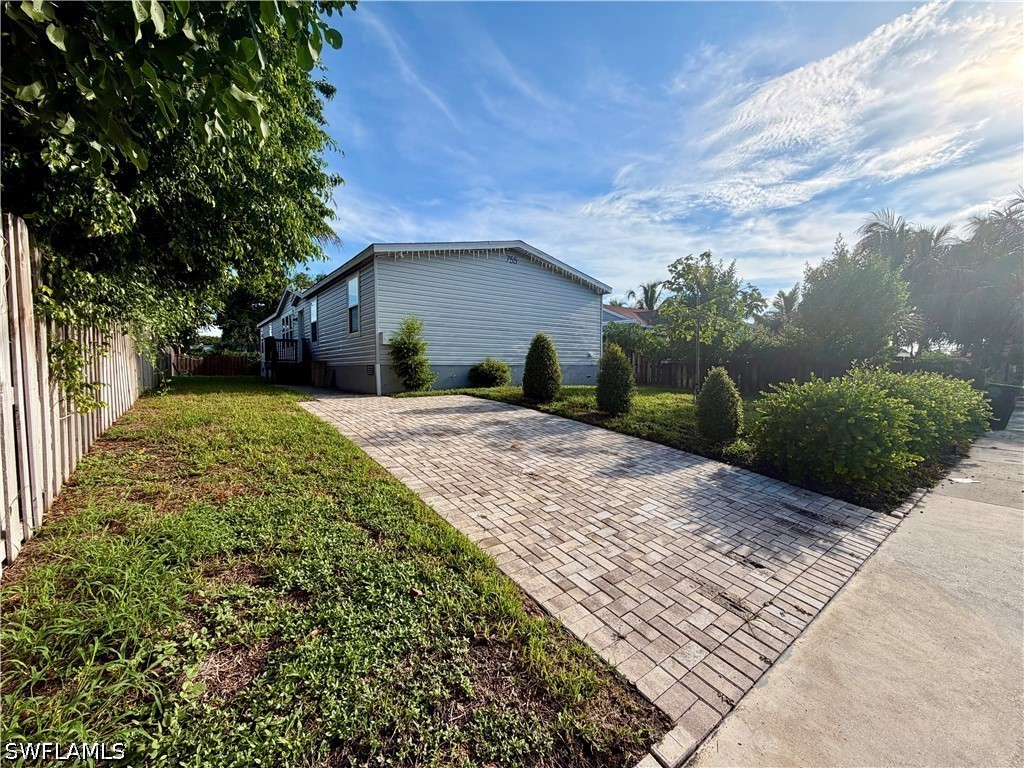 755 Ridgewood Dr Property Photo 1