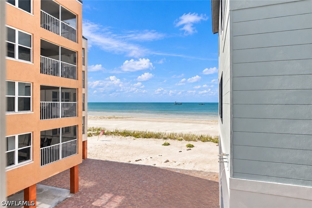 724 Estero Blvd Property Photo 2