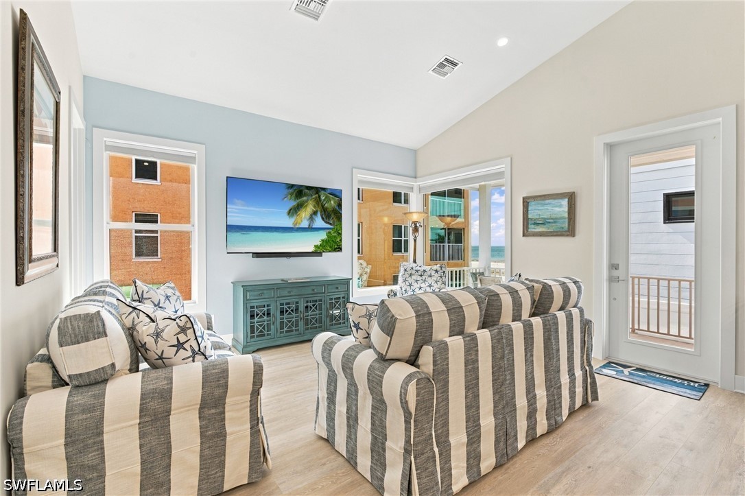 724 Estero Blvd Property Photo 5