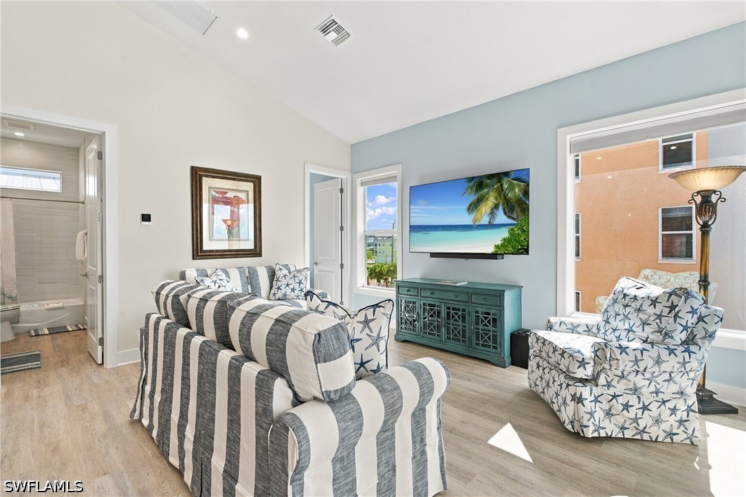 724 Estero Blvd Property Photo 12
