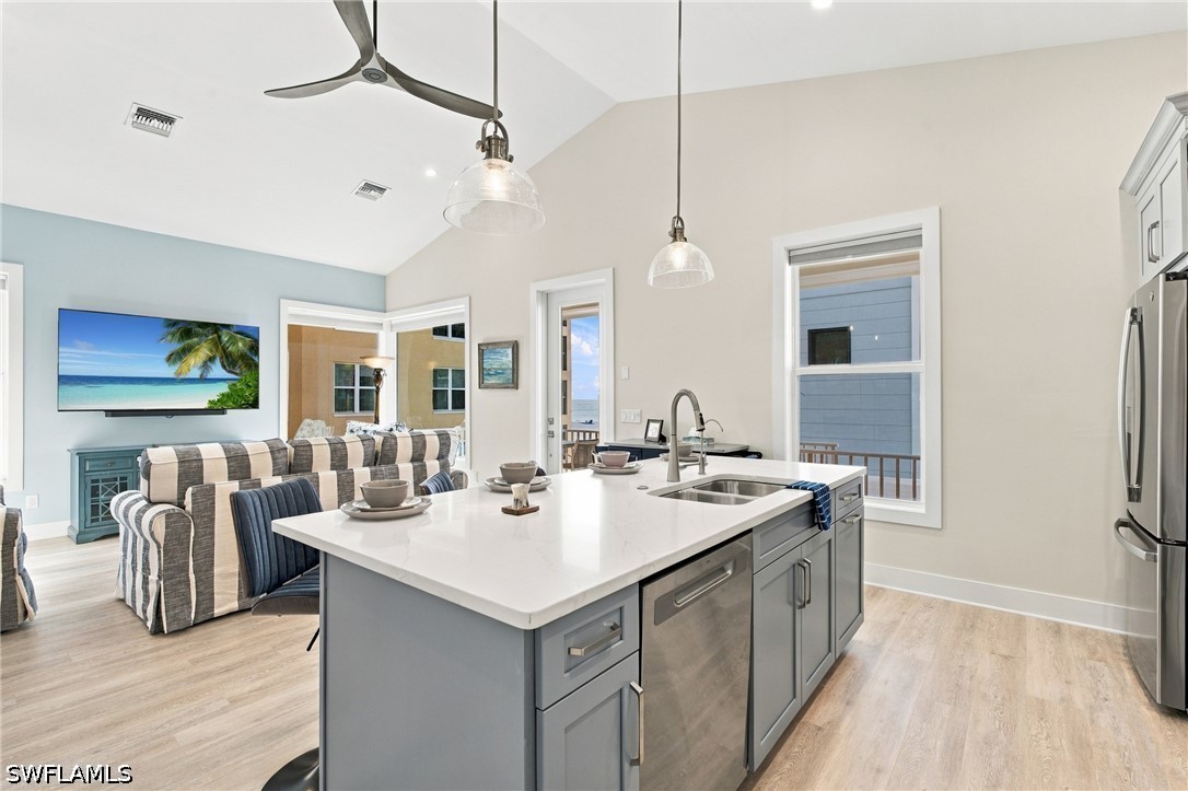 724 Estero Blvd Property Photo 13