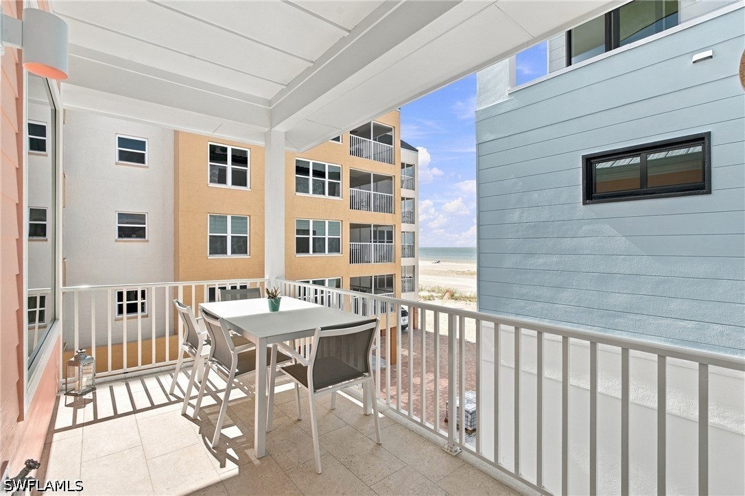 724 Estero Blvd Property Photo 14
