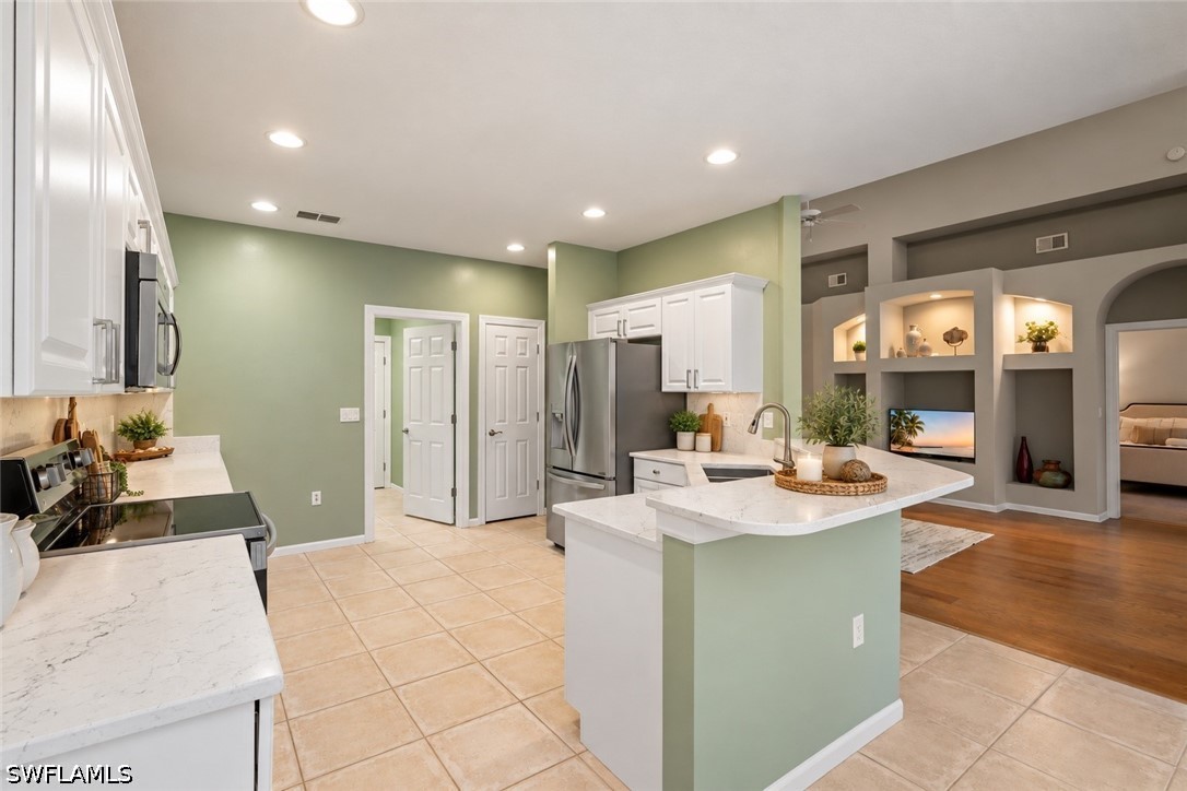 9463 Oak Strand Dr Property Photo 8
