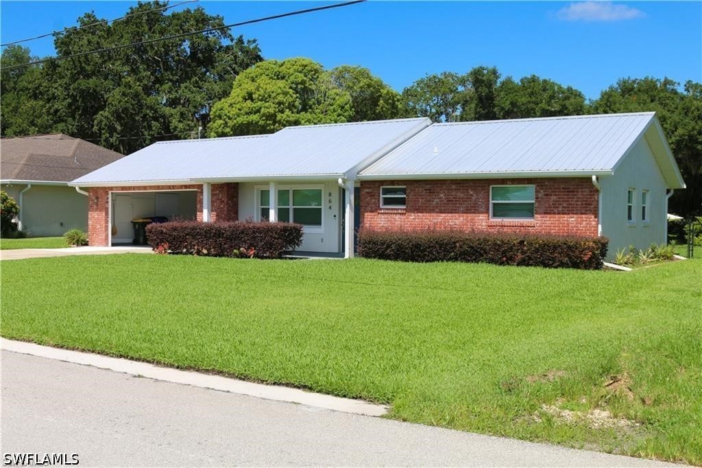 864 Peachtree Dr Property Photo 1