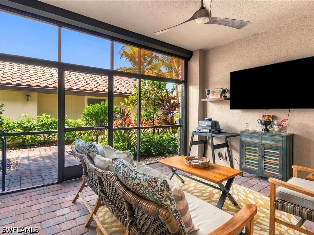 9840 Venezia Cir 815 Property Photo 4
