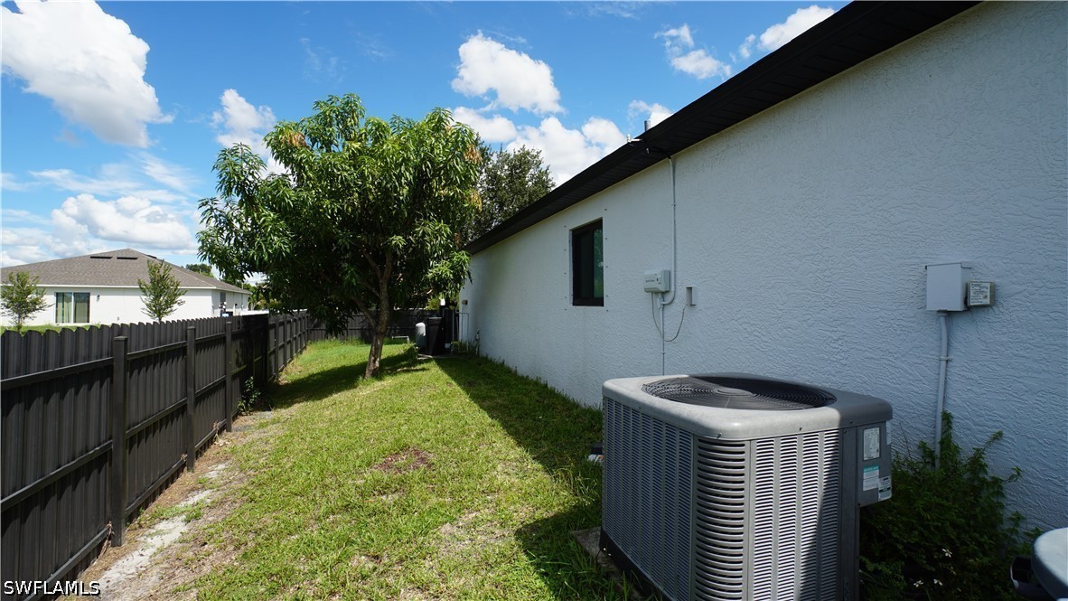 3039 Nw 6th Ct Property Photo 3