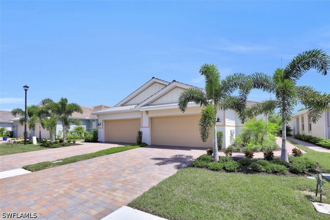 14663 Edgewater Cir Property Photo 3
