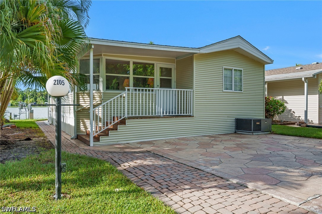 2105 Crystal Lake Dr Property Photo 6
