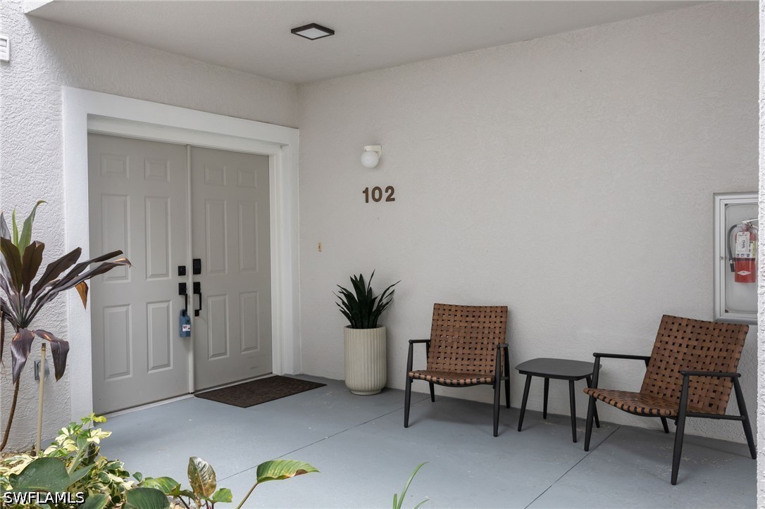 760 Waterford Dr 102 Property Photo 3