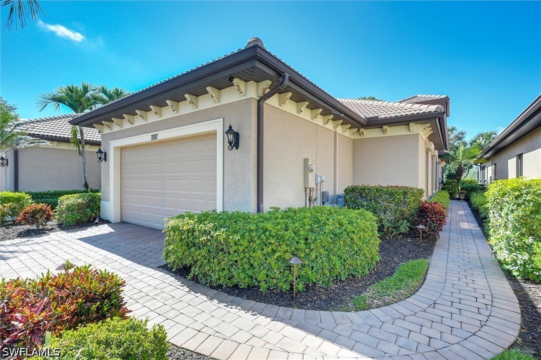 7587 Moorgate Point Way Property Photo 2
