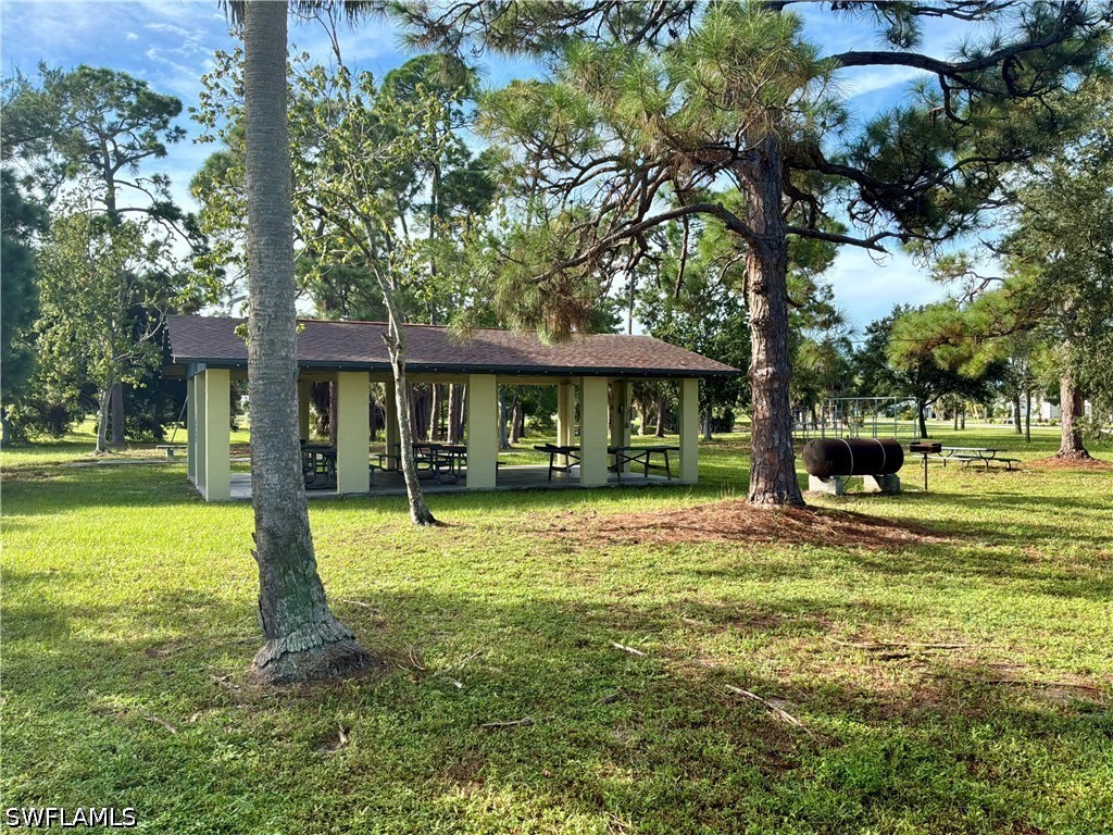 4996 Royal Palm Dr Property Photo 10