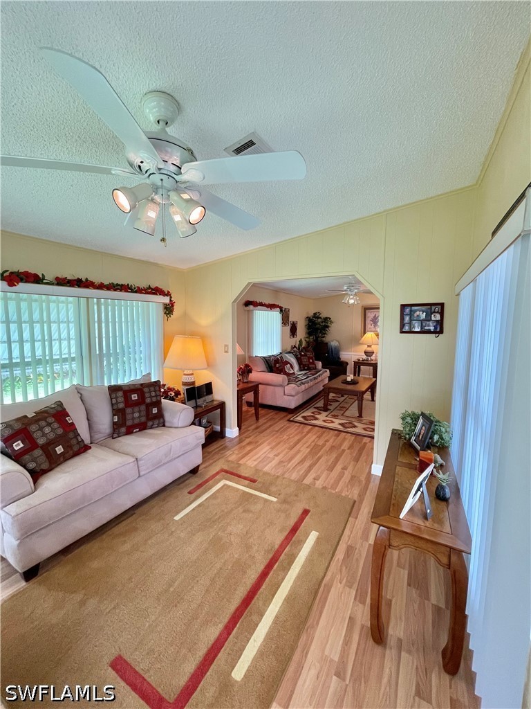 26256 Squire Ln Property Photo 7