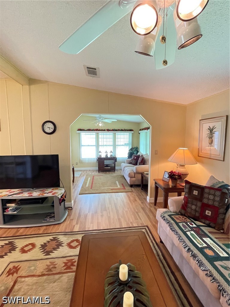 26256 Squire Ln Property Photo 8