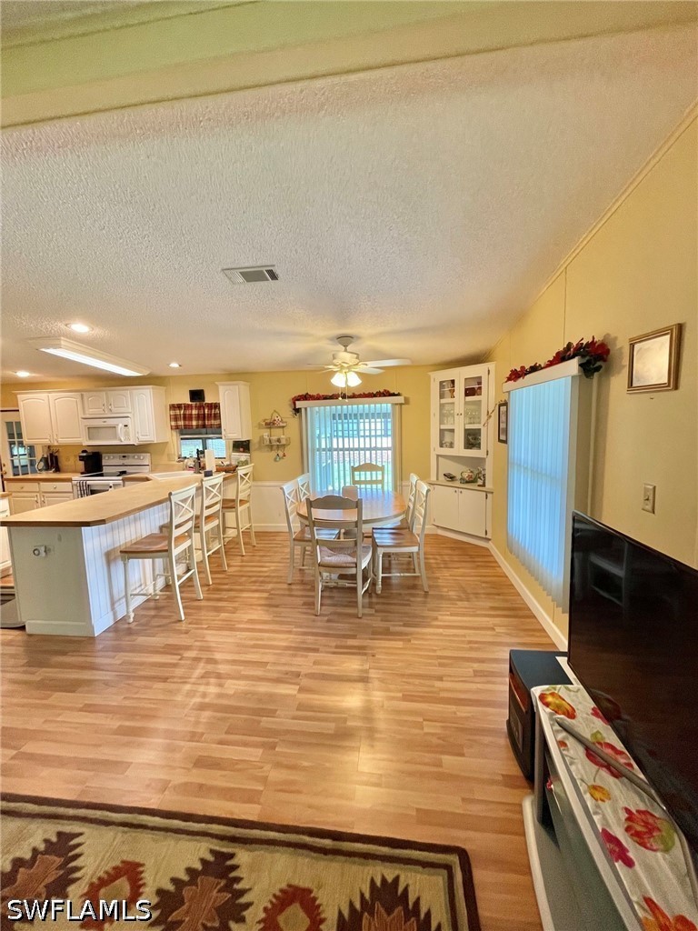 26256 Squire Ln Property Photo 10