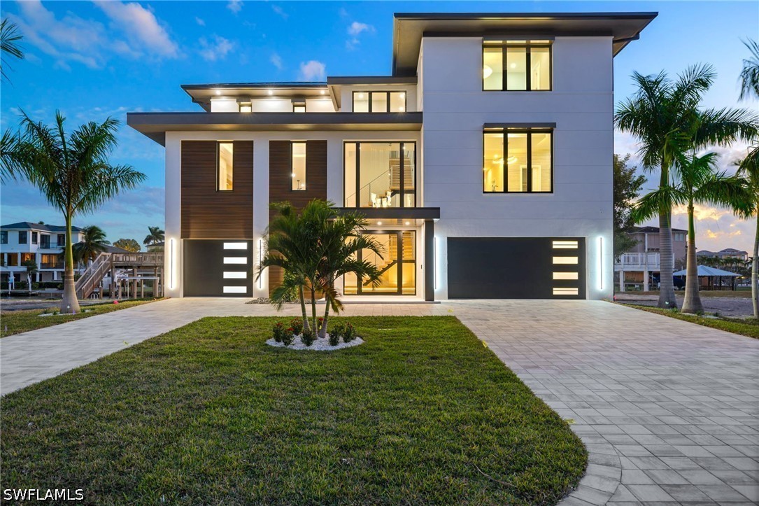 256 Trade Winds Ave Property Photo 1